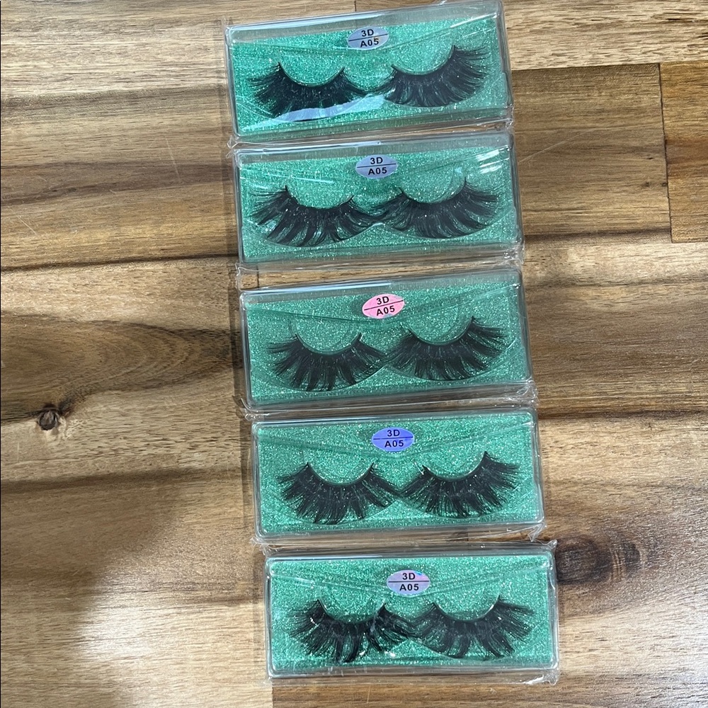 Lashes - Picture 3 of 16